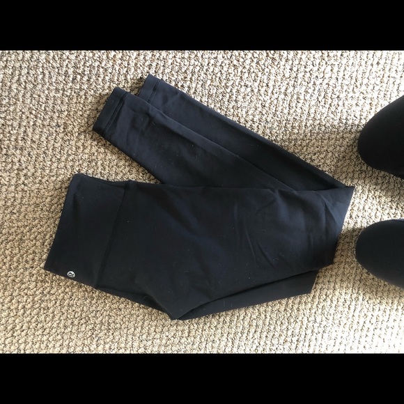 Black Lululemon full length leggings - Picture 1 of 4